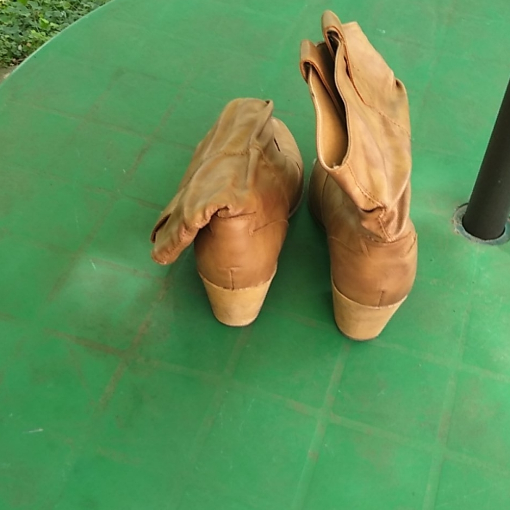 Boots - Picture 3 of 3
